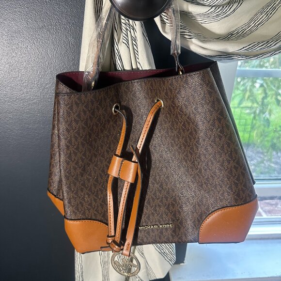 BRAND NEW WITH TAGS MK LEATHER BROWN DRAWSTRING BUCKET BAG - Picture 3 of 10